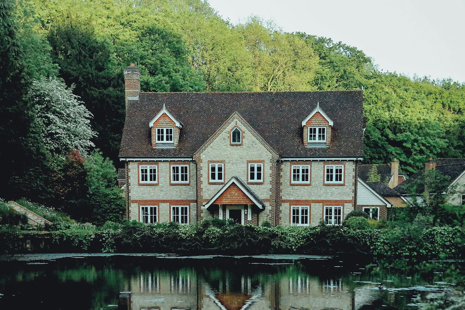 Spring into Innovation: Premium Doors & Windows Redefine Modern Living